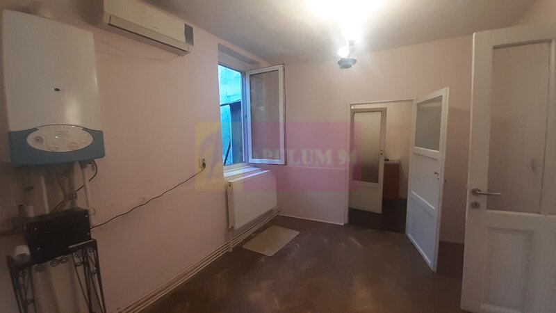 Casa in Ultracentralul Bucurestiului la pret mic (casa mica)